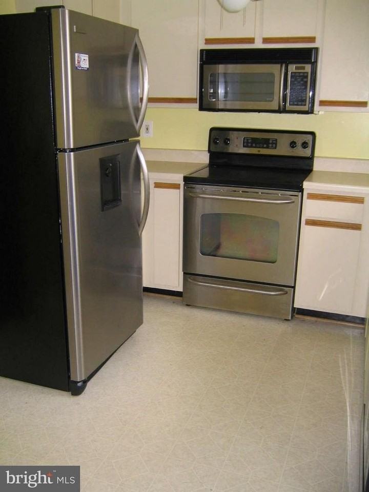 8444 Georgian Ct - Photo 7 of 19