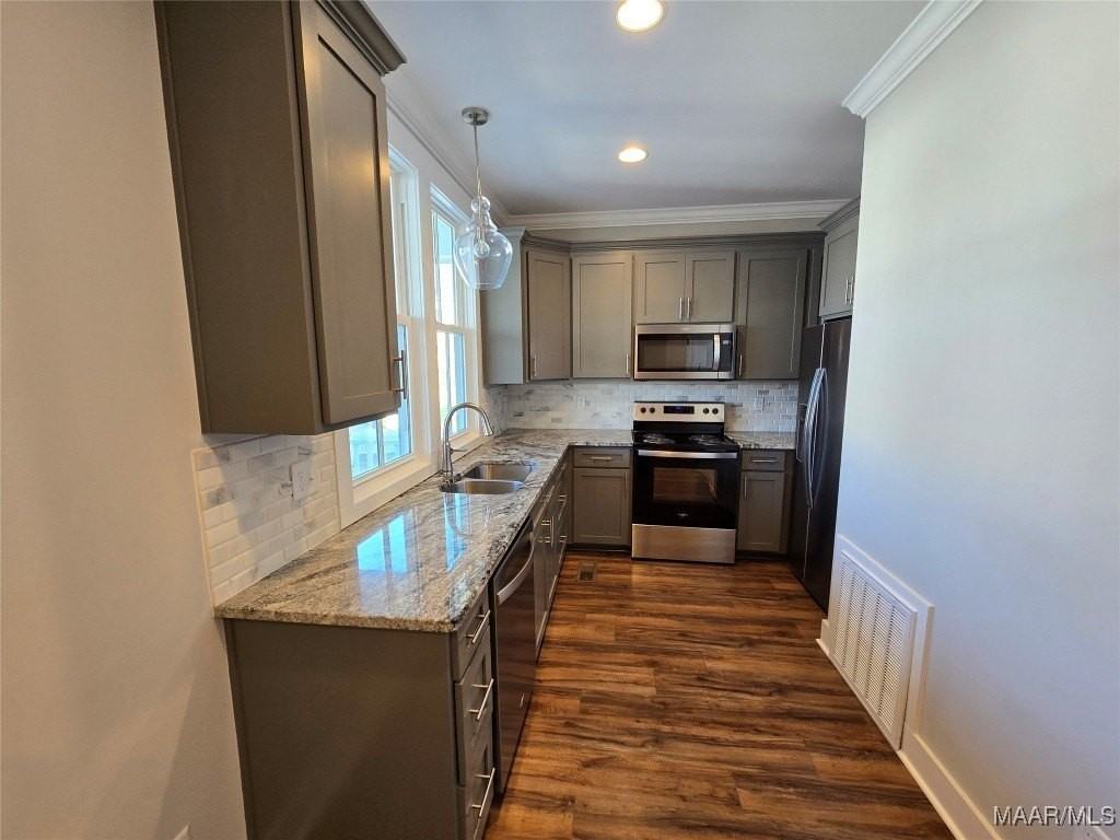 61 Main St - Photo 3 of 25