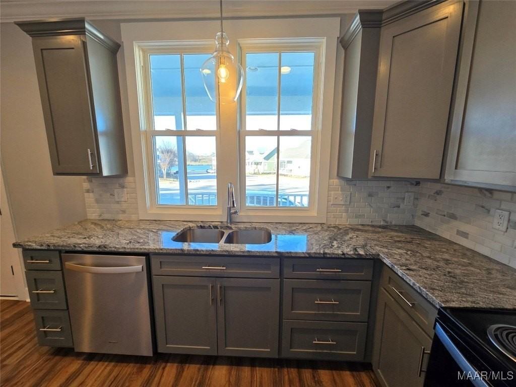 61 Main St - Photo 4 of 25