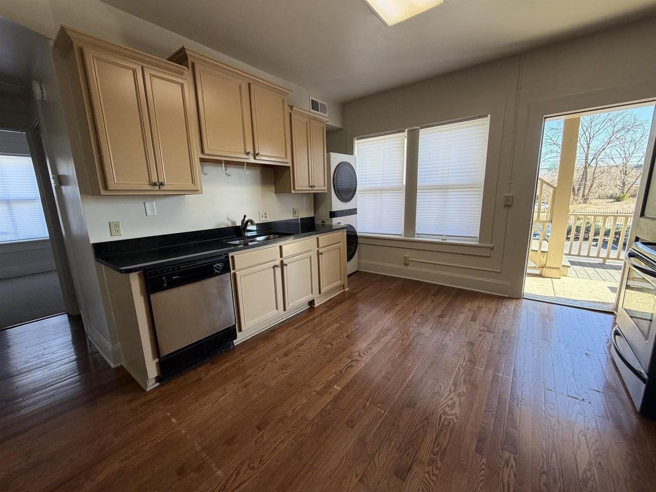 129 Talbot Ave #103 - Photo 3 of 7