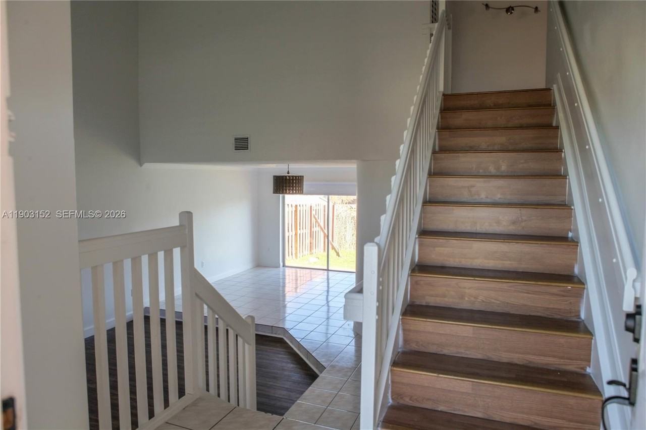 985 Nw 132nd Ct - Photo 5 of 36