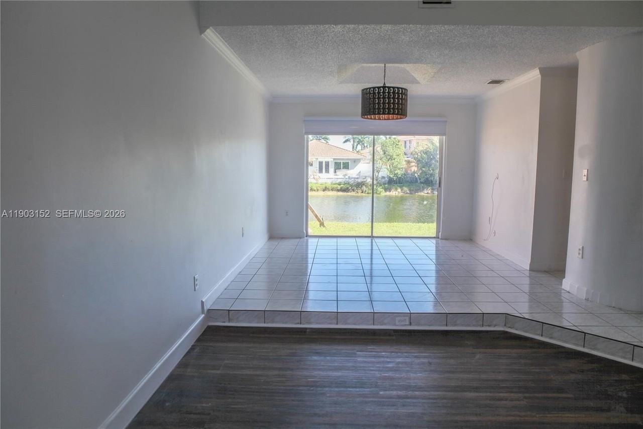 985 Nw 132nd Ct - Photo 6 of 36