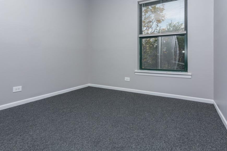 6129 S Indiana Ave - Photo 6 of 10