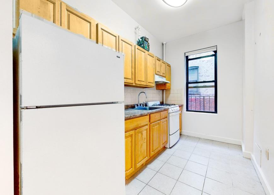 561 W 140th St - Photo 6 of 7