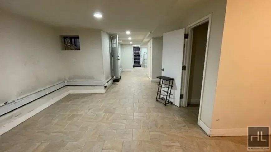 1860 Prospect Pl - Photo 3 of 9