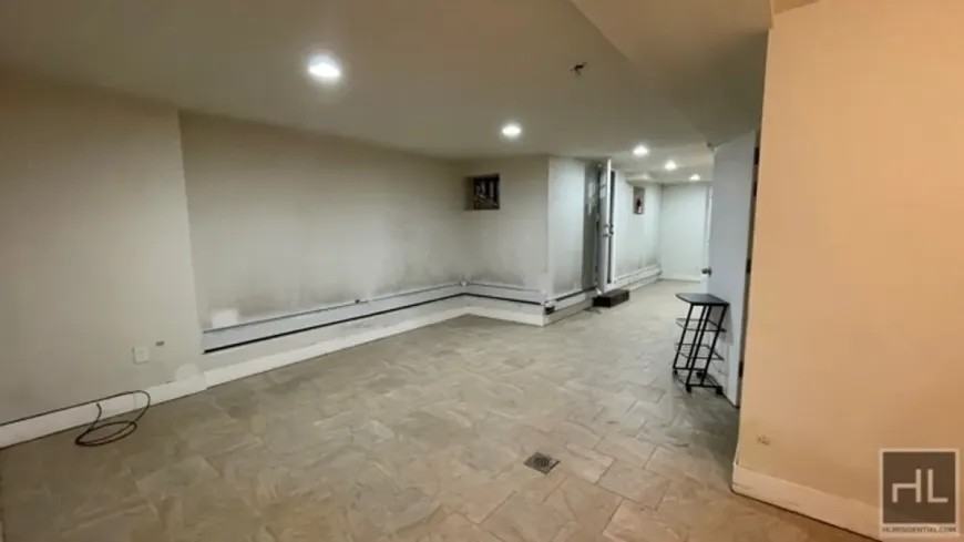 1860 Prospect Pl - Photo 4 of 9