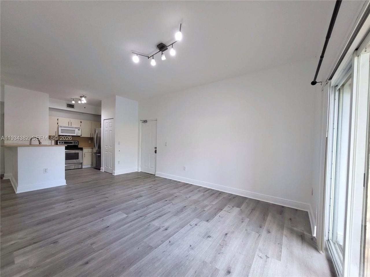 7200 Nw 114th Ave #112 - Photo 2 of 20