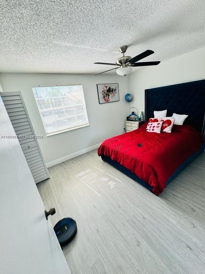 18334 Nw 68th Ave #L - Photo 7 of 12