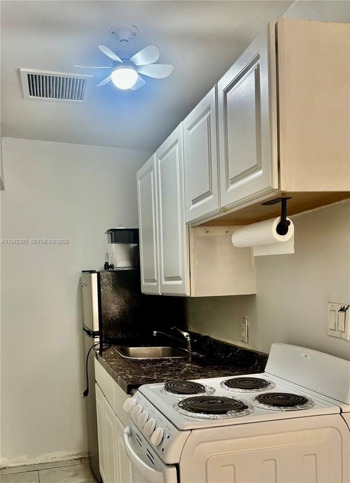 2020 Ne 26th St #S - Photo 7 of 10