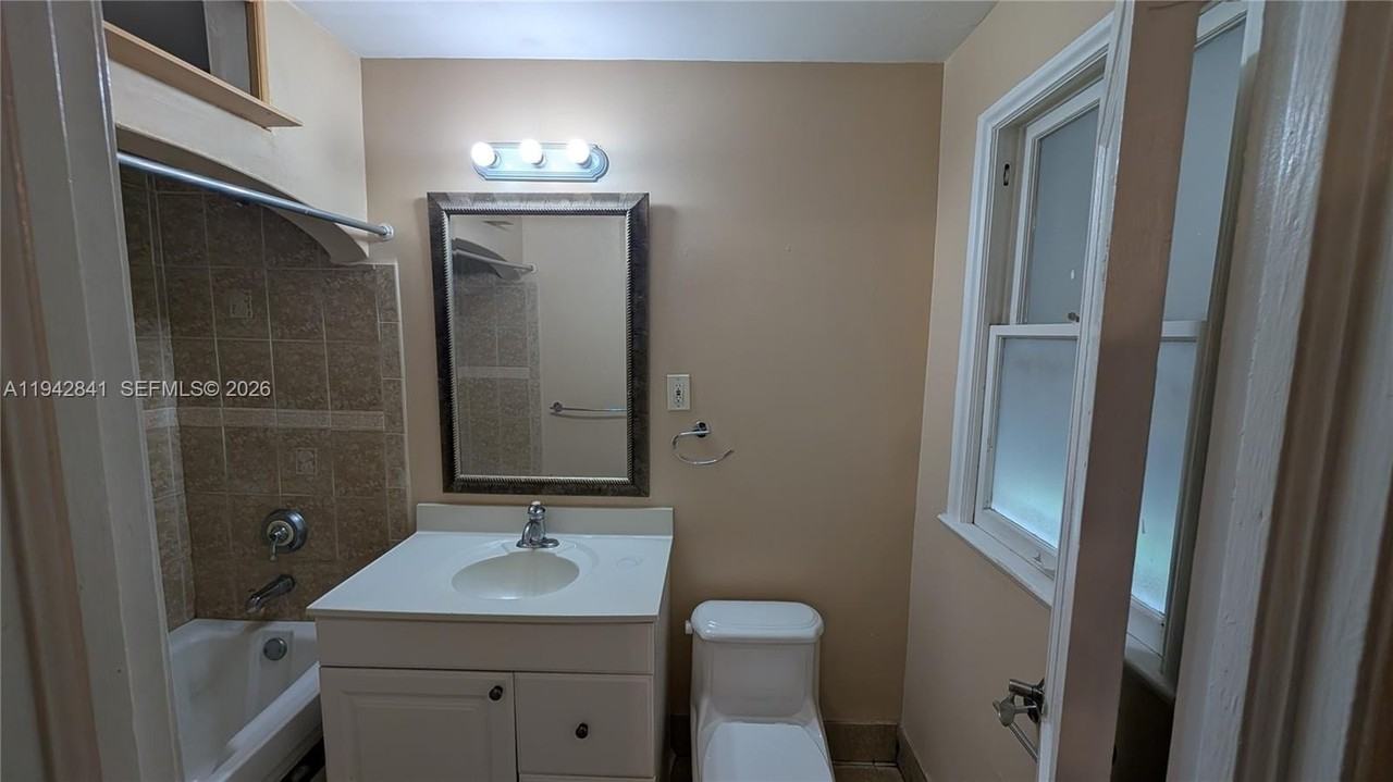 1955 Taylor St #1 - Photo 4 of 5