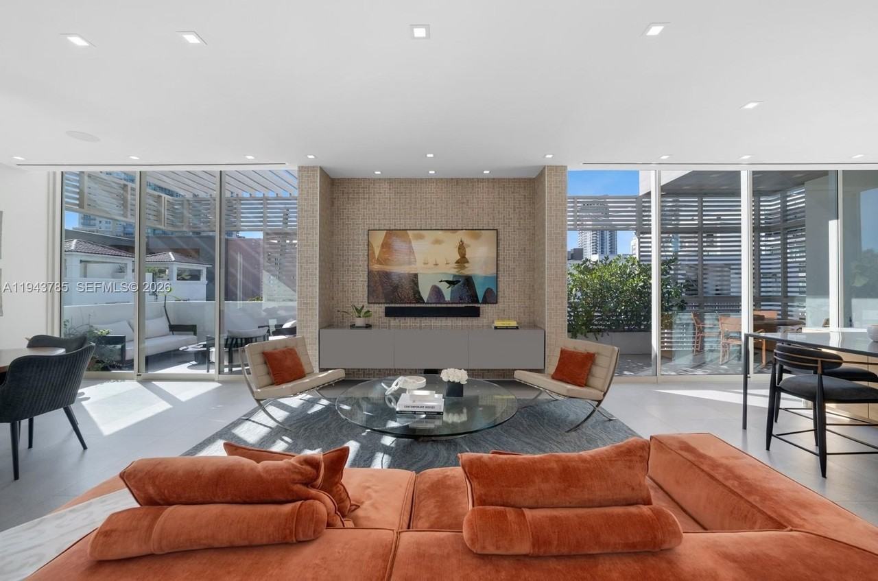 819 2nd St - Photo 3 of 32