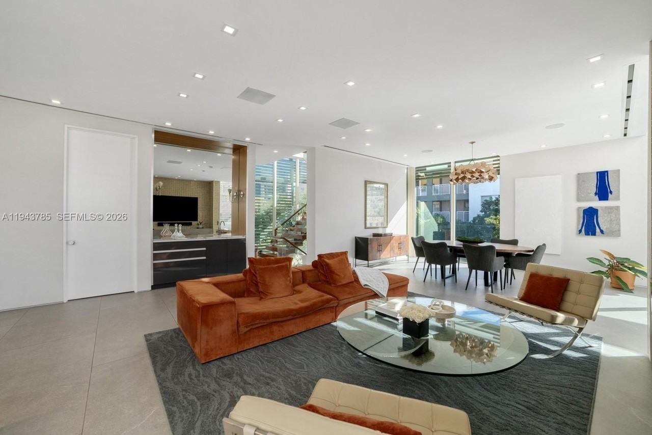 819 2nd St - Photo 6 of 32