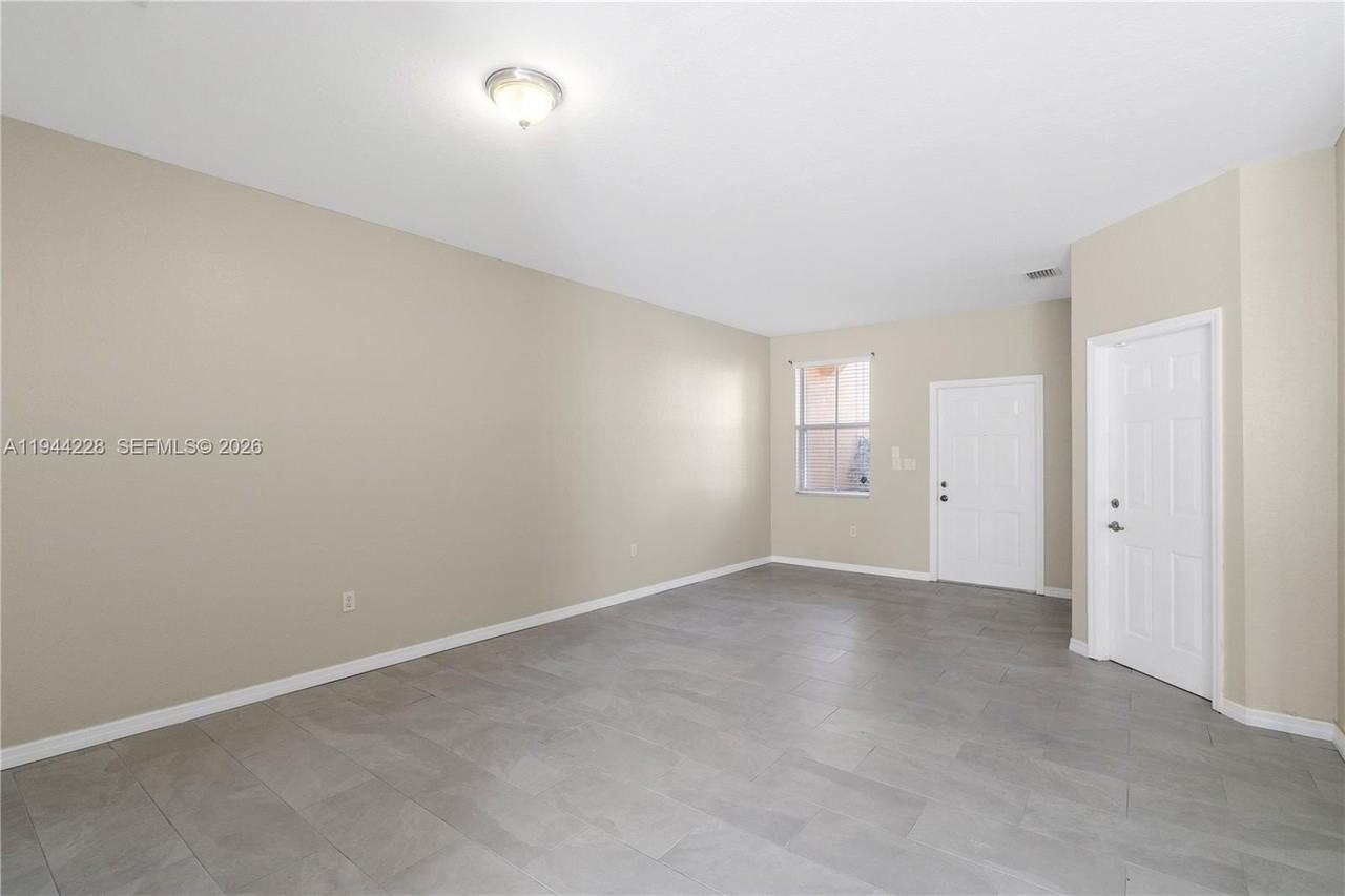 12476 Sw 122nd St - Photo 4 of 18