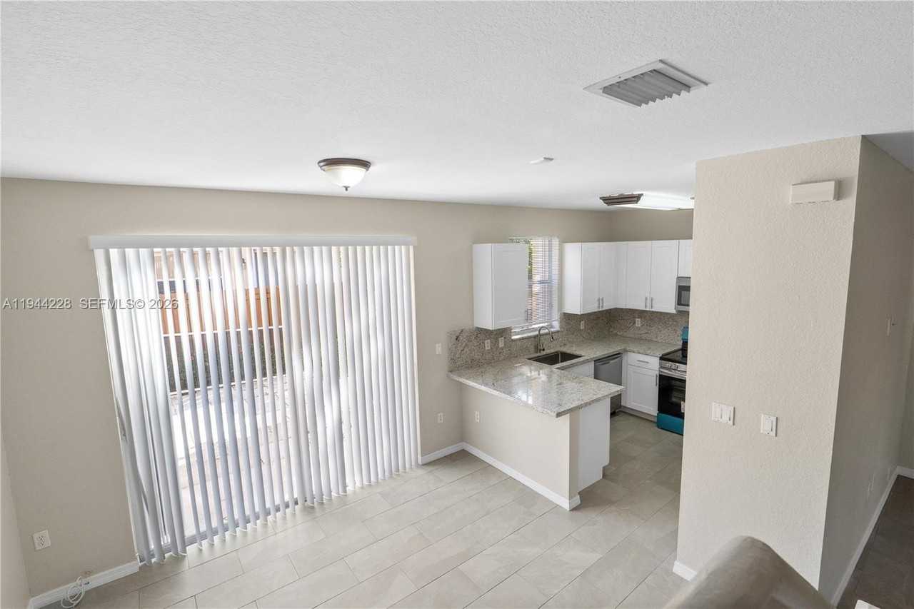 12476 Sw 122nd St - Photo 6 of 18