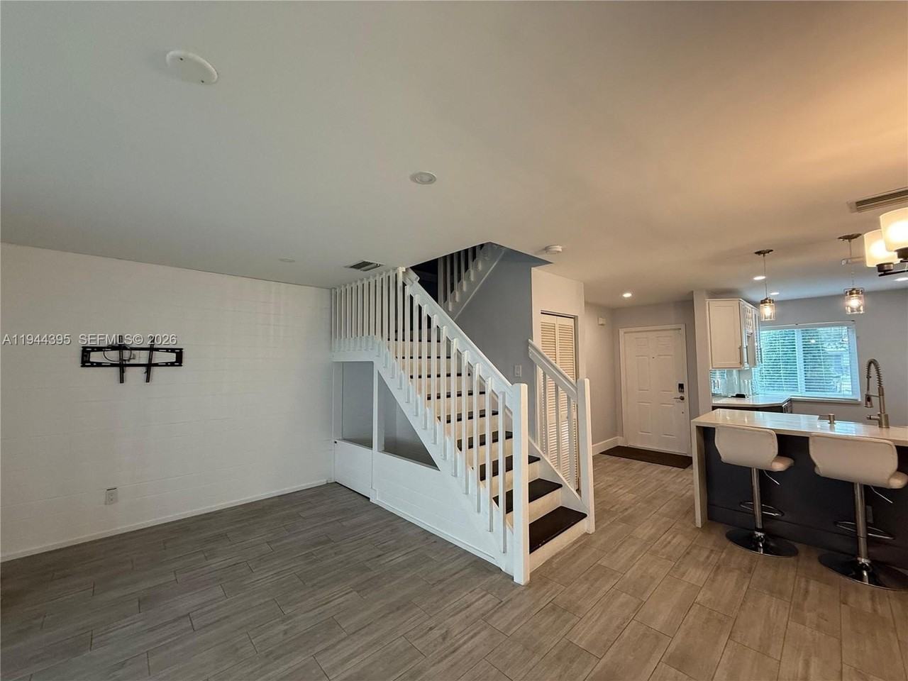 823 Nw 208th Ter #823 - Photo 5 of 23