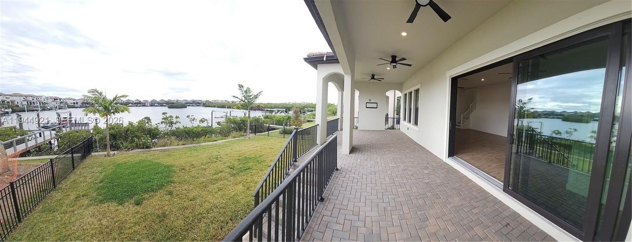 1112 Seagrape Dr - Photo 3 of 18