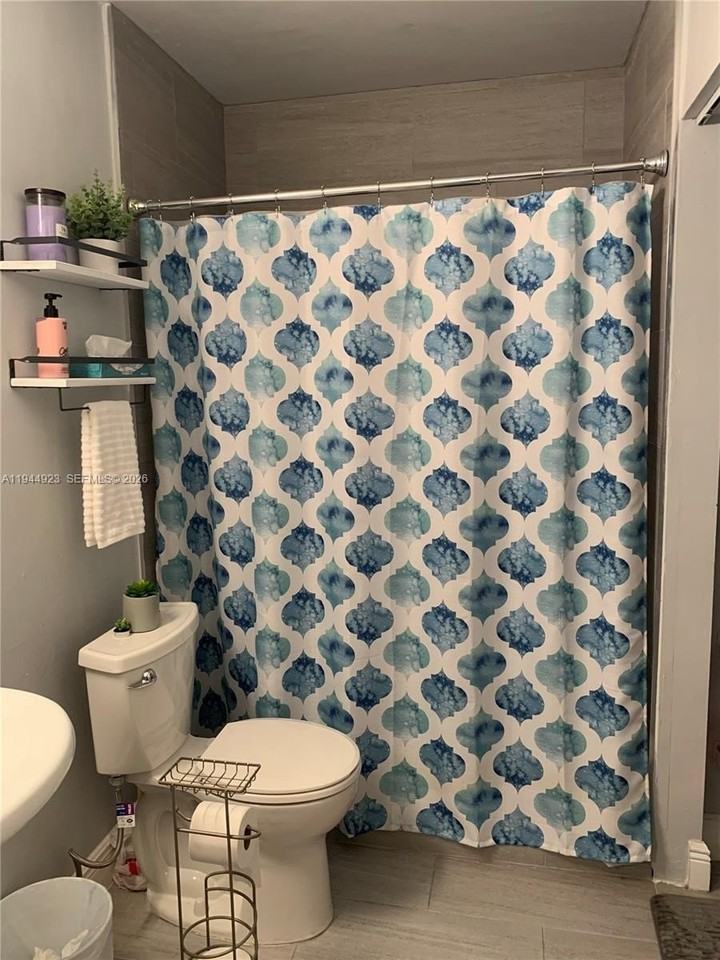 18356 Nw 68th Ave #A - Photo 7 of 7