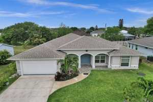 featured image of 126 Nw Heather St #1