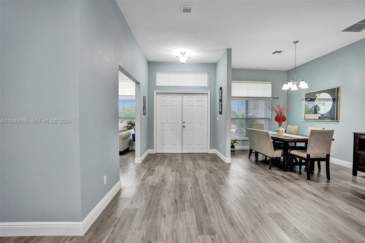 126 Nw Heather St #1 - Photo 2 of 14