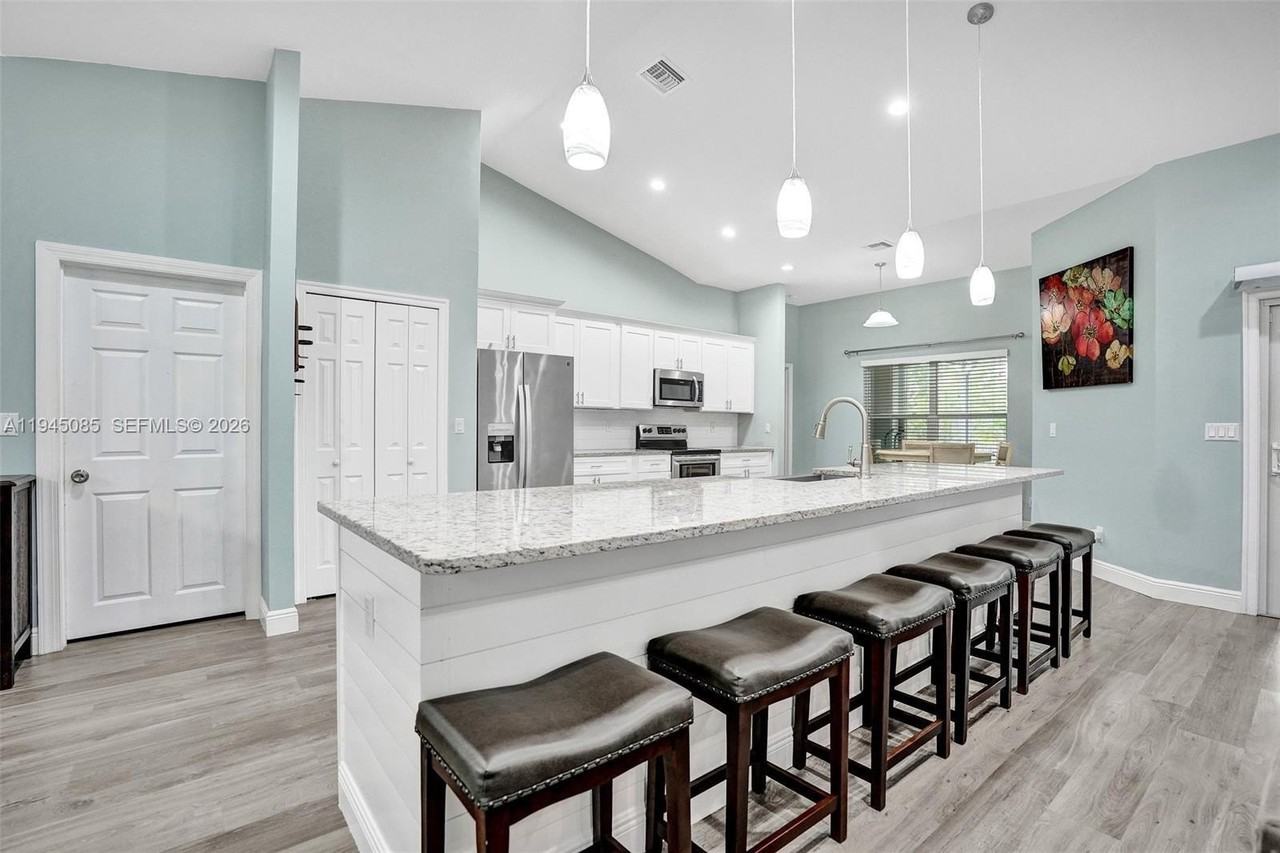 126 Nw Heather St #1 - Photo 3 of 14