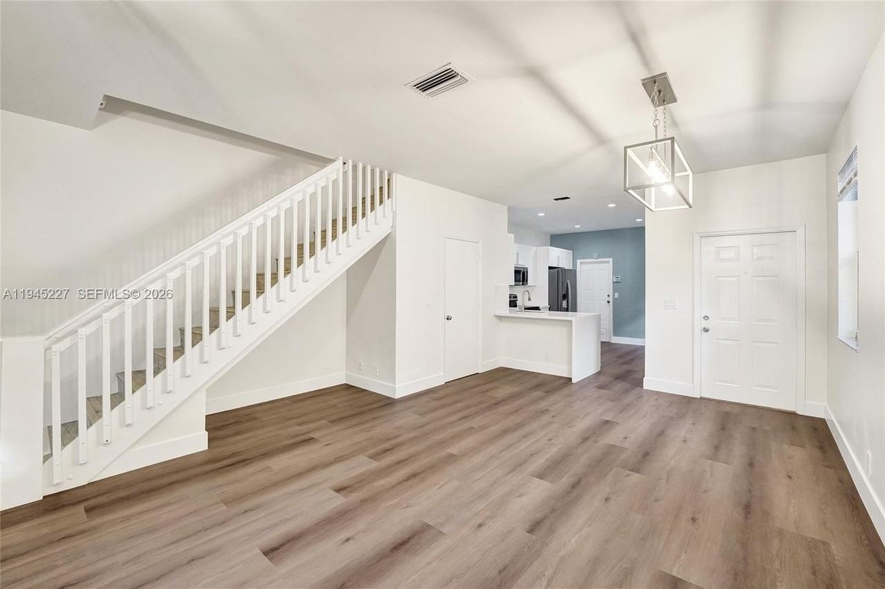 1978 Madeira Dr #1978 - Photo 4 of 21