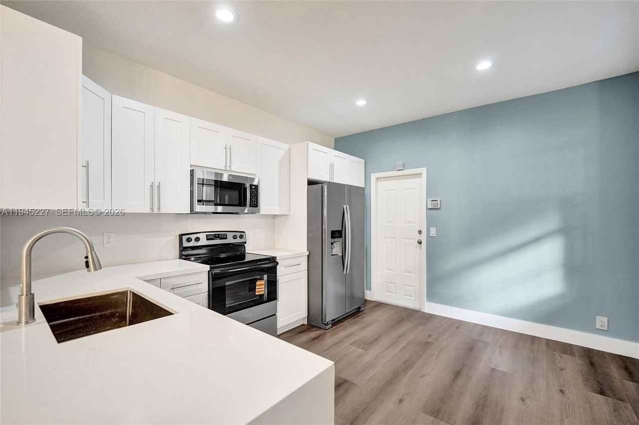 1978 Madeira Dr #1978 - Photo 5 of 21