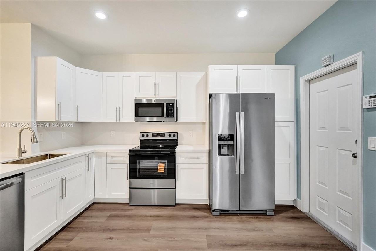 1978 Madeira Dr #1978 - Photo 6 of 21