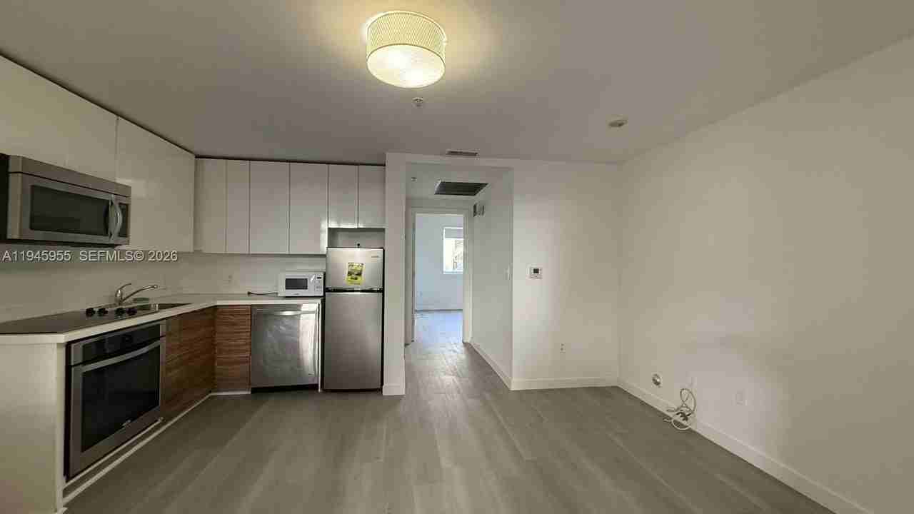 820 15th St #103 - Photo 2 of 16