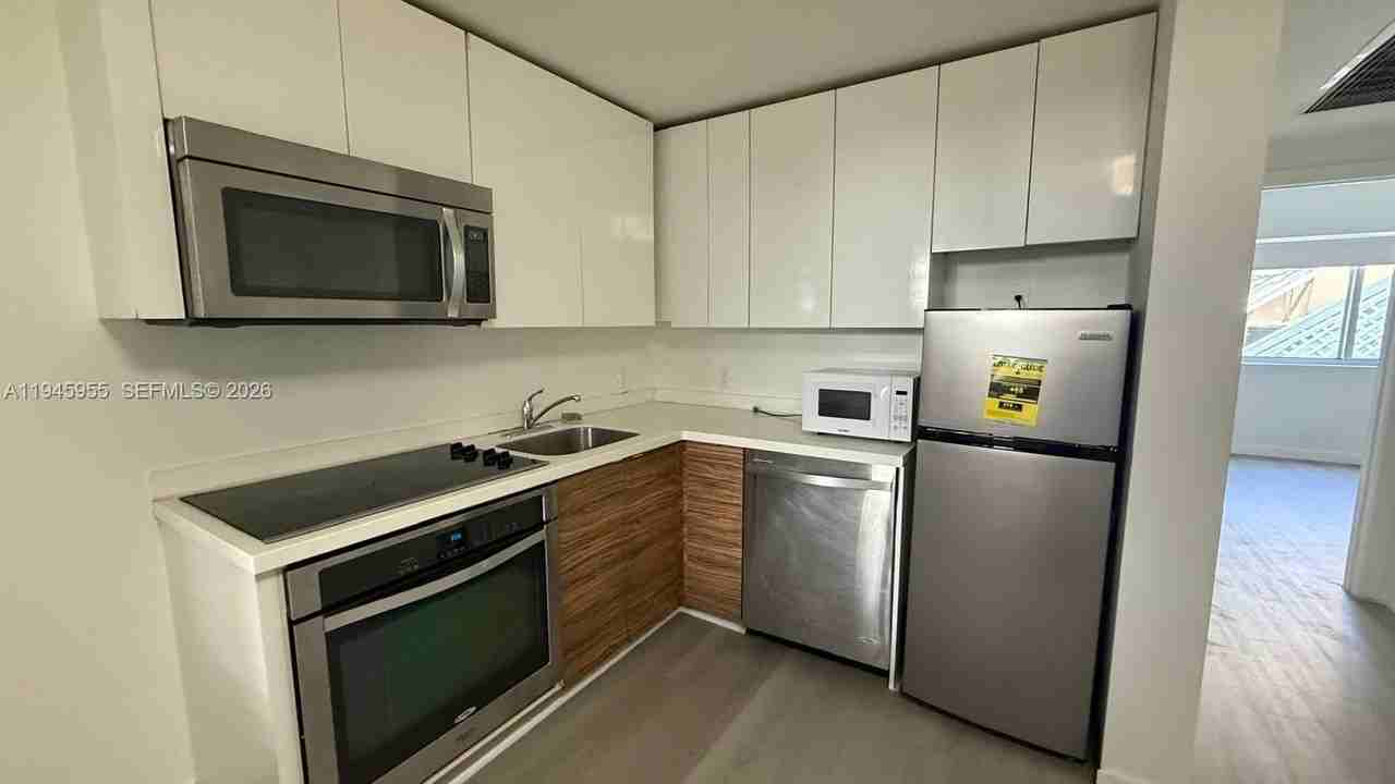 820 15th St #103 - Photo 3 of 16