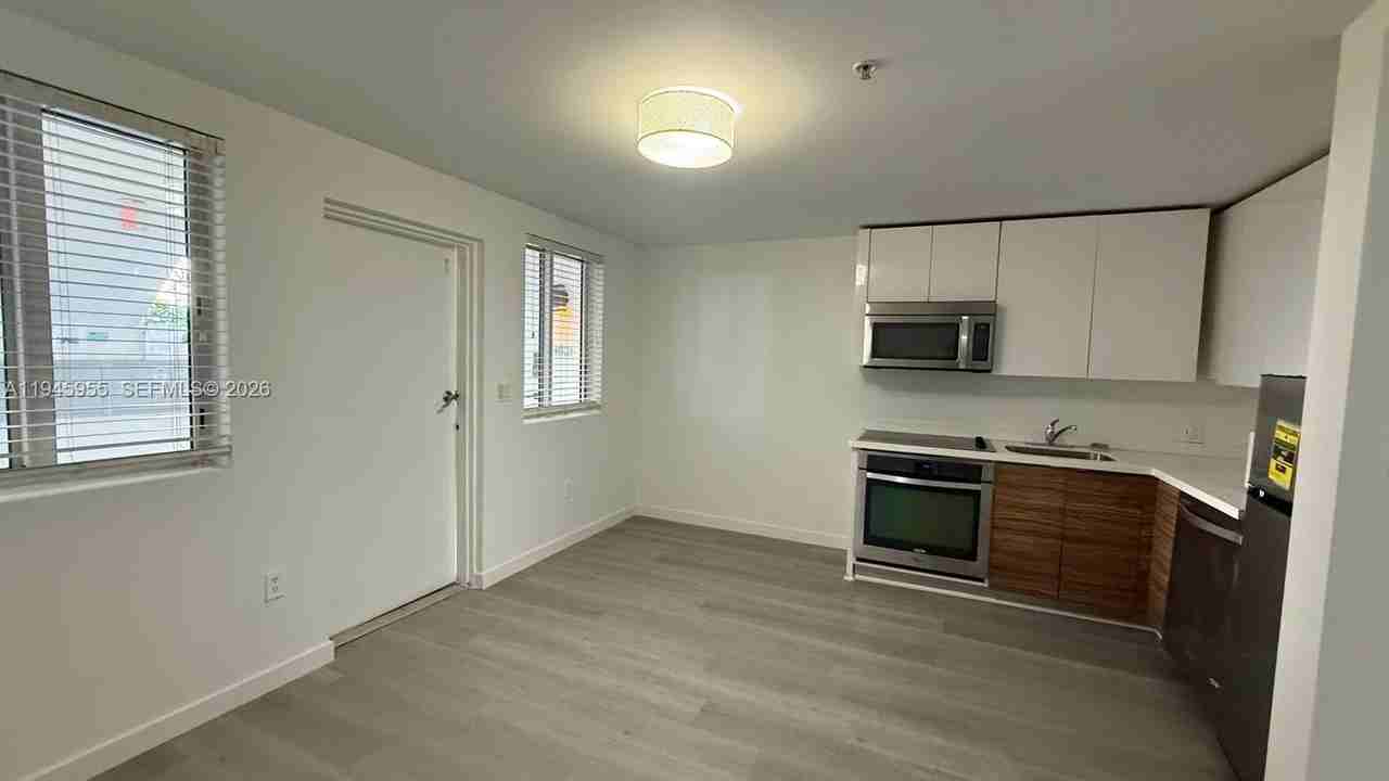 820 15th St #103 - Photo 4 of 16