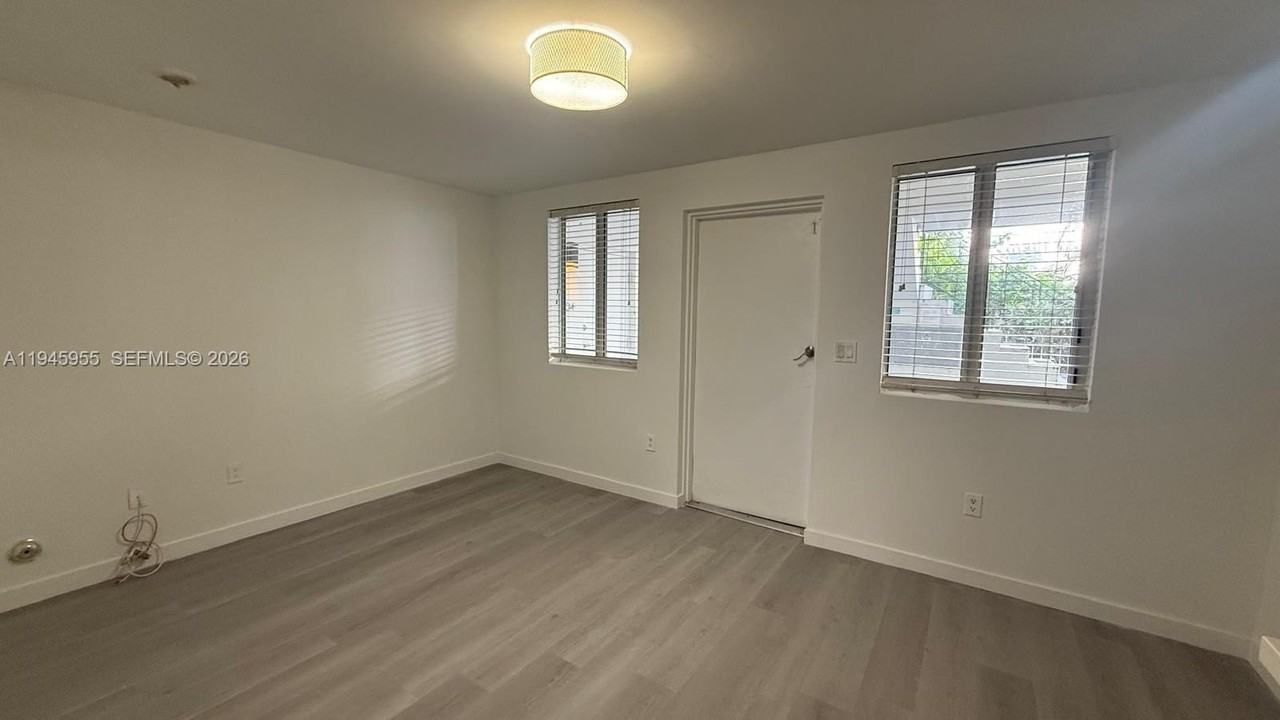 820 15th St #103 - Photo 5 of 16