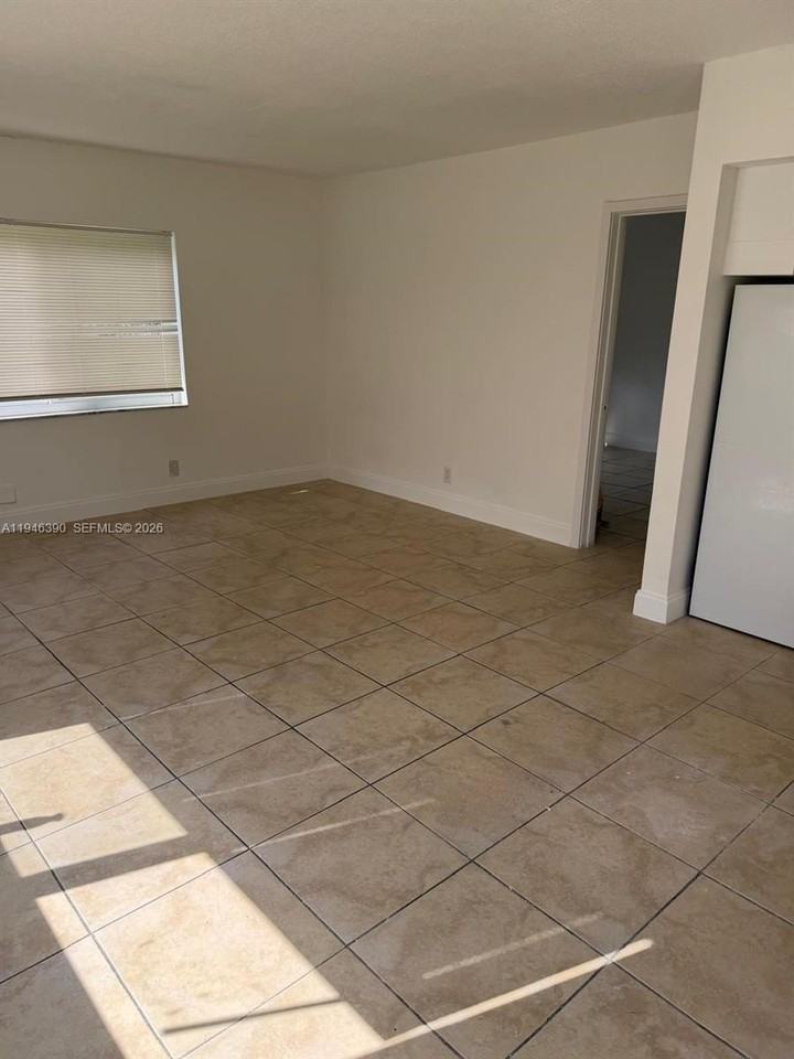 831 Nw 1st Ave #4 - Photo 3 of 22