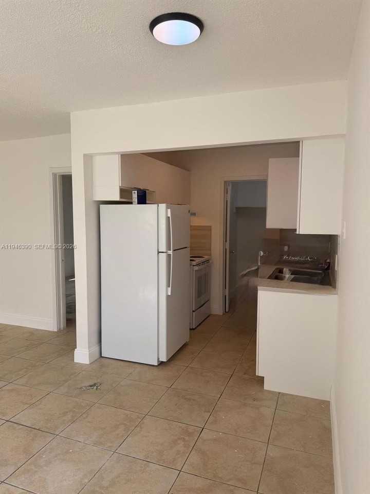 831 Nw 1st Ave #4 - Photo 4 of 22