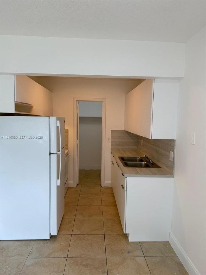 831 Nw 1st Ave #4 - Photo 5 of 22