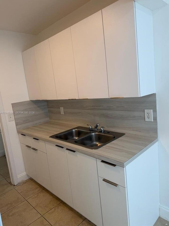 831 Nw 1st Ave #4 - Photo 7 of 22