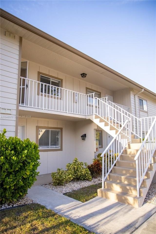 2385 Naples Trace Cir #5 - Photo 3 of 13