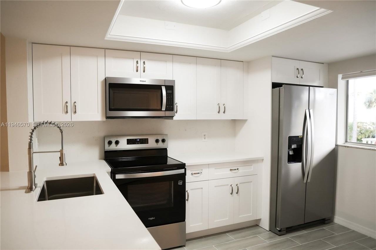 2385 Naples Trace Cir #5 - Photo 4 of 13