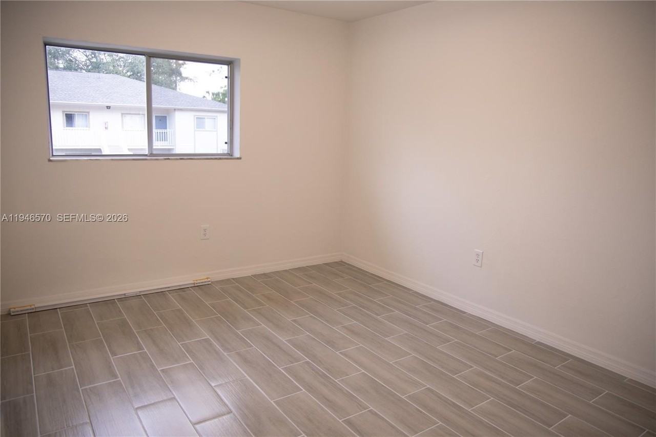 2385 Naples Trace Cir #5 - Photo 7 of 13