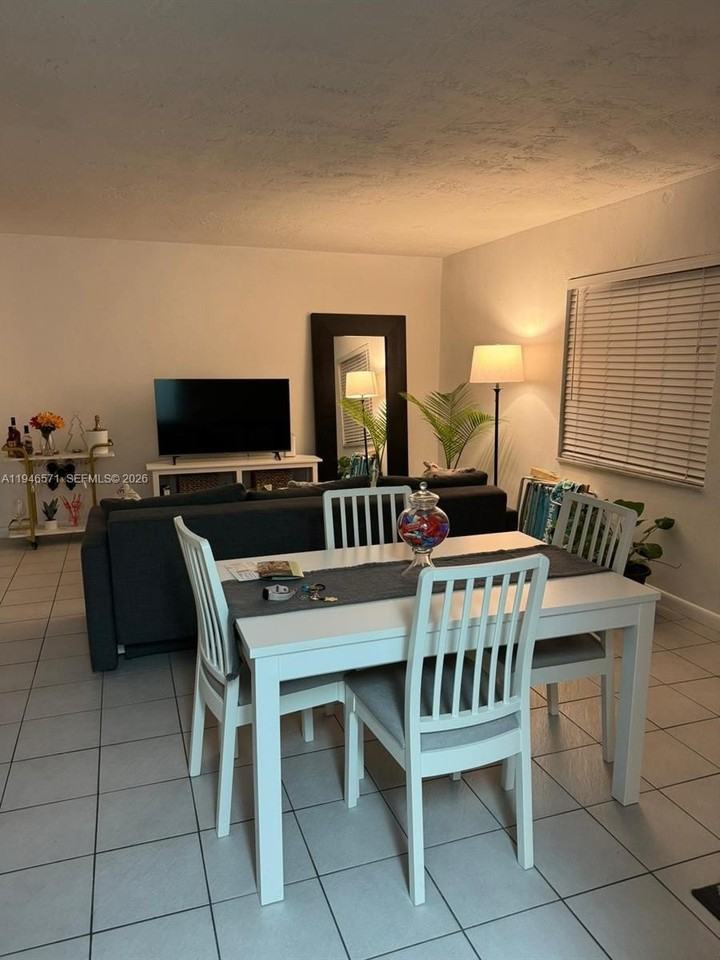 130 Mendoza Ave #24 - Photo 3 of 25