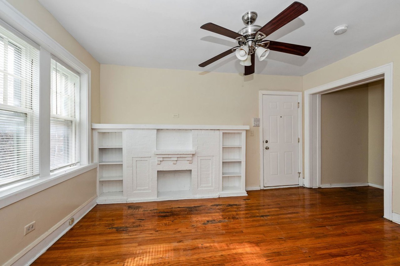 6155 S Albany Ave - Photo 2 of 4