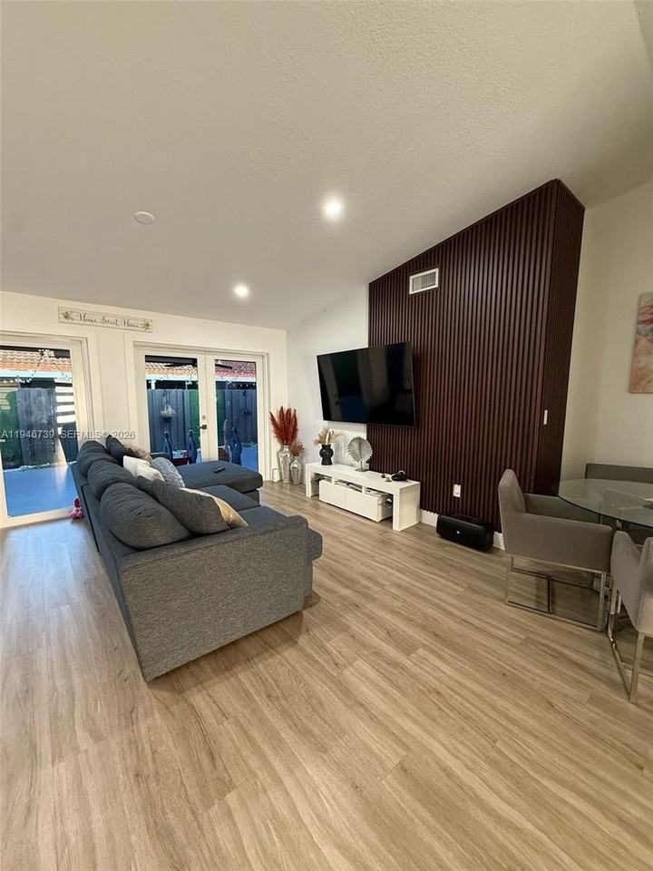 1040 Nw 127th Pl #1040 - Photo 5 of 20