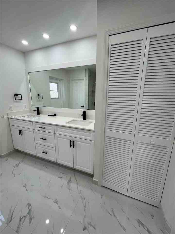 1703 Golfside Village Dr - Photo 5 of 6