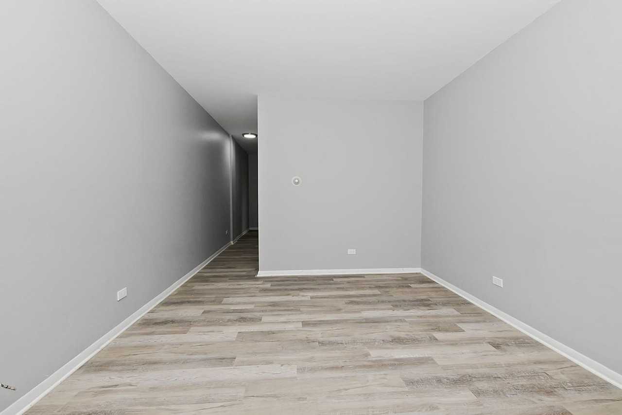 6701 S Troy St - Photo 4 of 6