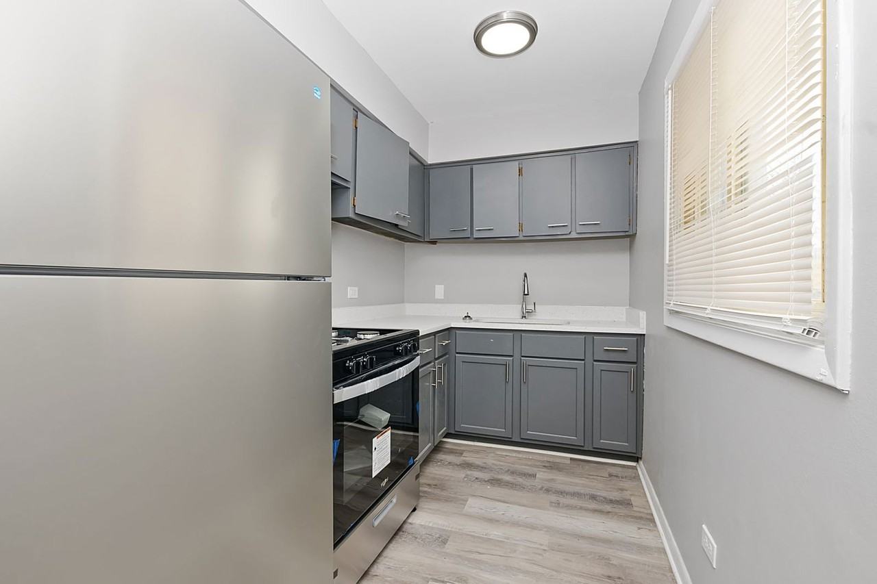 6701 S Troy St - Photo 6 of 6