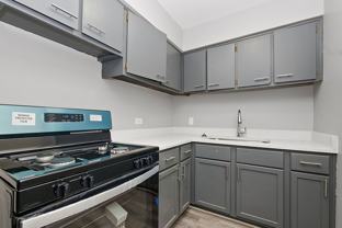 7812 S Troy St - Photo 1 of 1