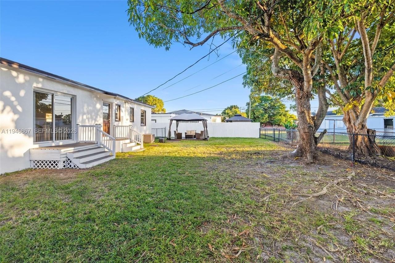 14760 Fillmore St - Photo 4 of 15