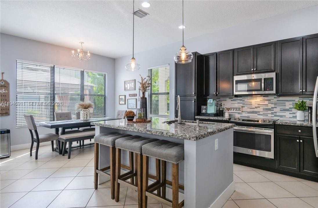 9865 W 34th Ct - Photo 4 of 8