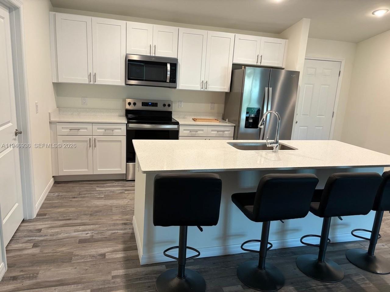 3223 Ne 14th Ave #0 - Photo 4 of 6