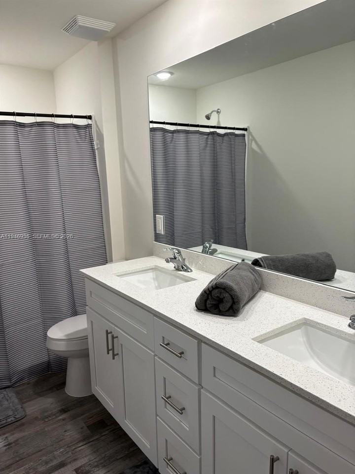 3223 Ne 14th Ave #0 - Photo 5 of 6