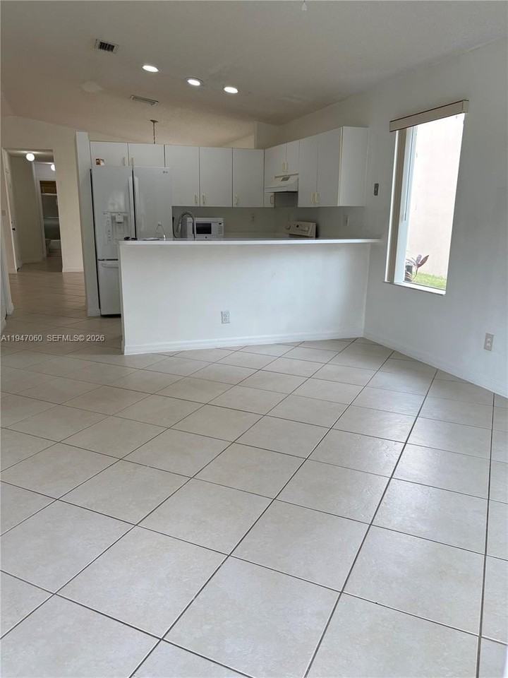 17365 Sw 142nd Ct #0 - Photo 5 of 18